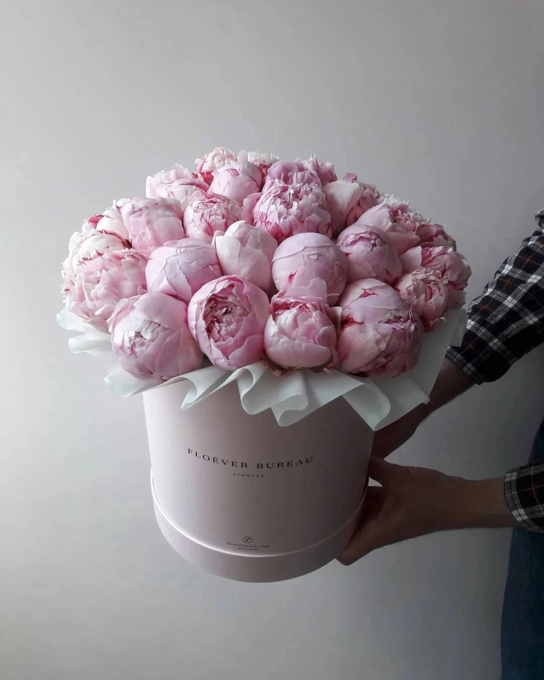 Девушки, поздравляем вас, с вашим днём!🌷